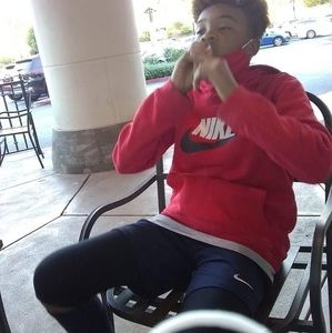 Meet your Posher, Desiree